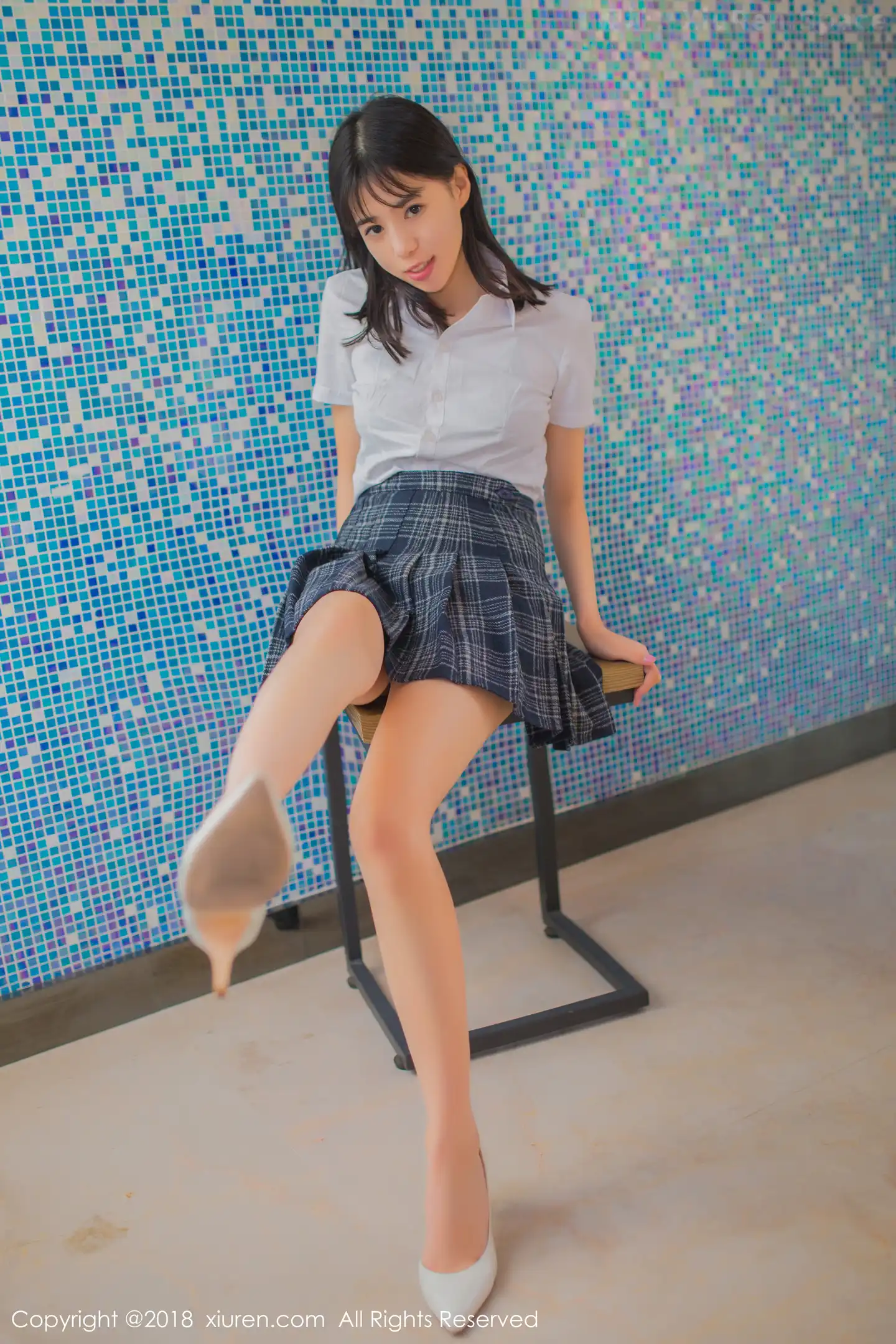 图片[2]-[XiuRen秀人网]VOL.1094 嫩模艾栗栗性感学生制服半脱黑色蕾丝内衣秀美胸迷人写真50P-秀人网官方网站